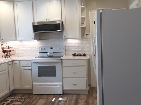 Built in microwave is included in this property.