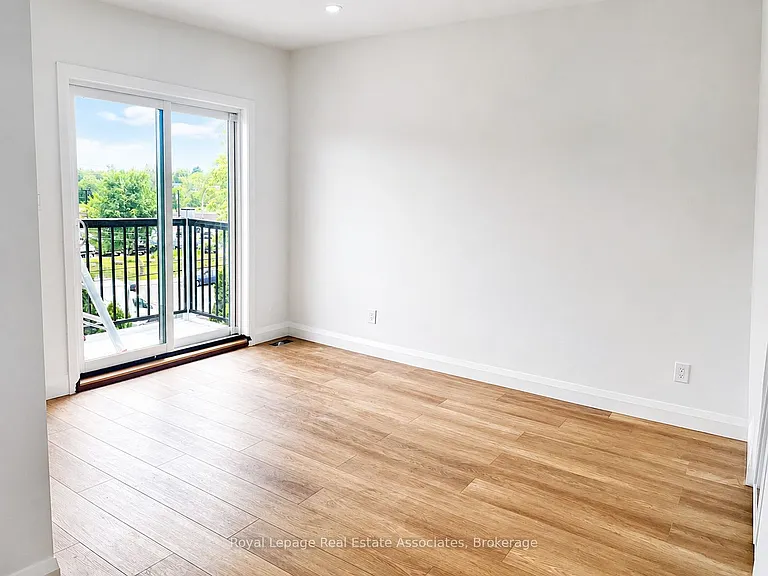 17 White Ave #4 — Photo 8