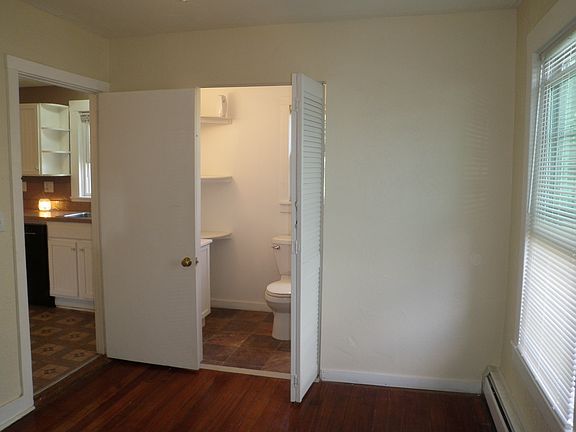 4th bedrm on 1st flr & bath