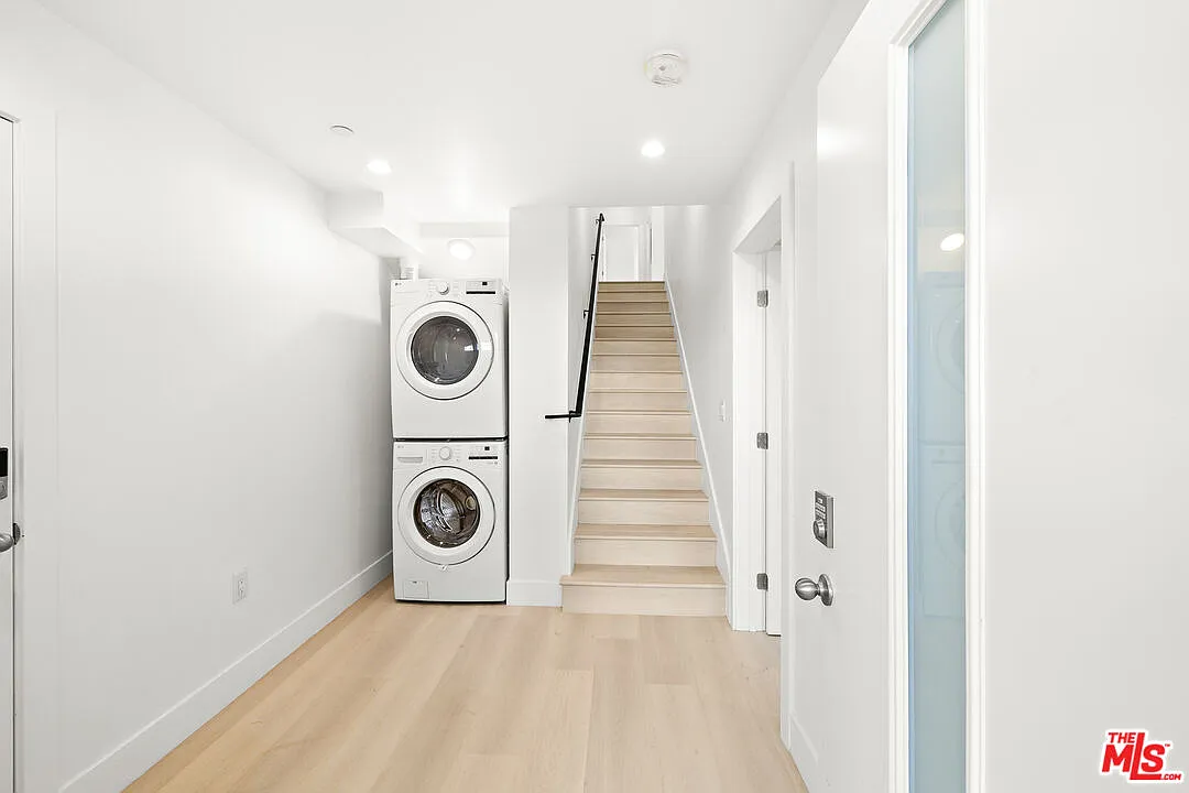 3 bed, 3.5 bath, 1548 sqft, $3,995 — Photo 3