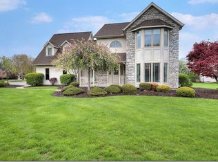 8967 Cinnabar Dr, Brecksville, OH 44141