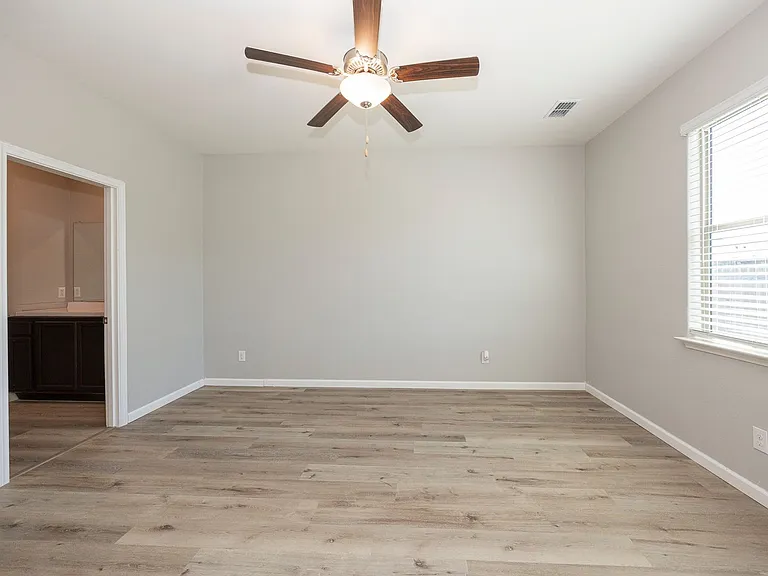 208 Harvey St — Photo 25
