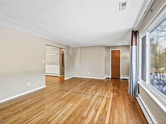 4th image of 6754 Oakes Rd