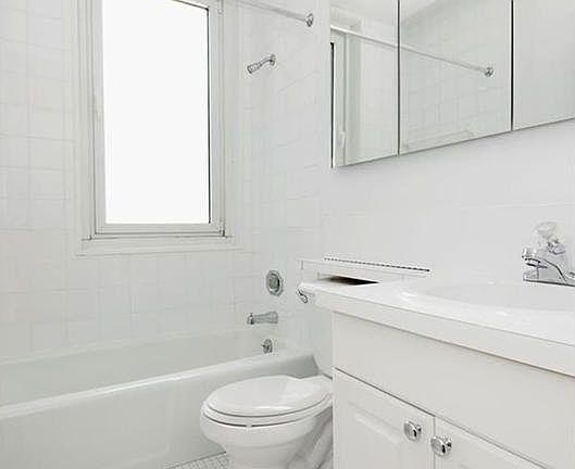 4th image of 230 W 55th St APT 23B