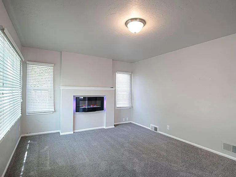 1549 E Westminster Ave — Photo 8
