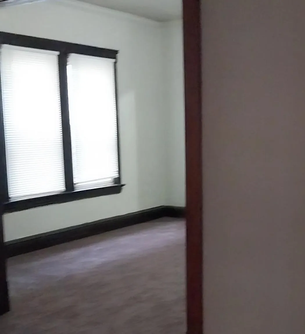 2 bed, 1000 sqft, $900 — Photo 2