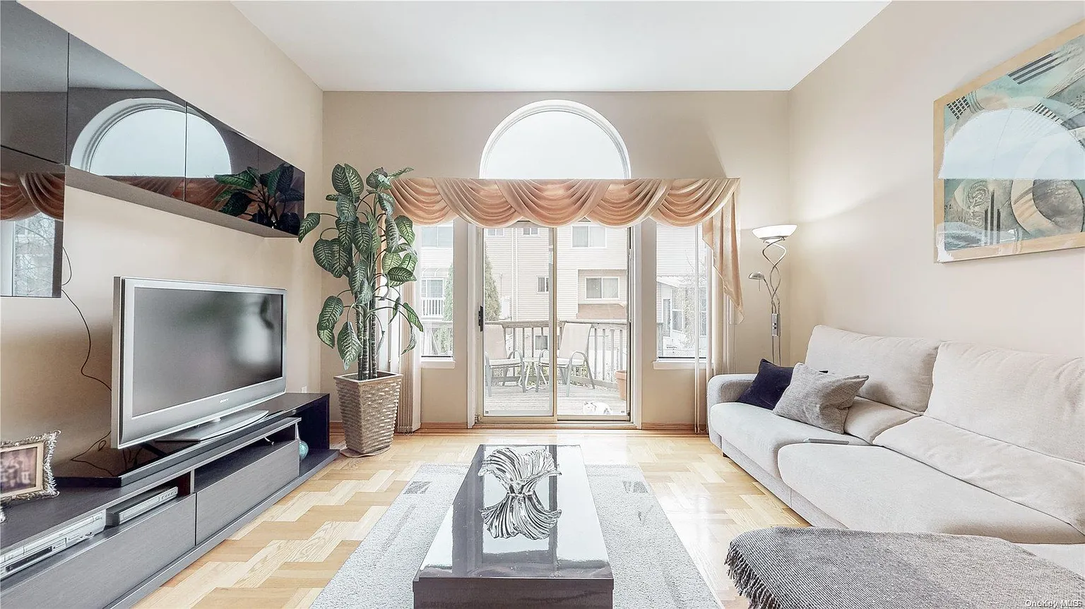 19 Phyllis Court photo 1
