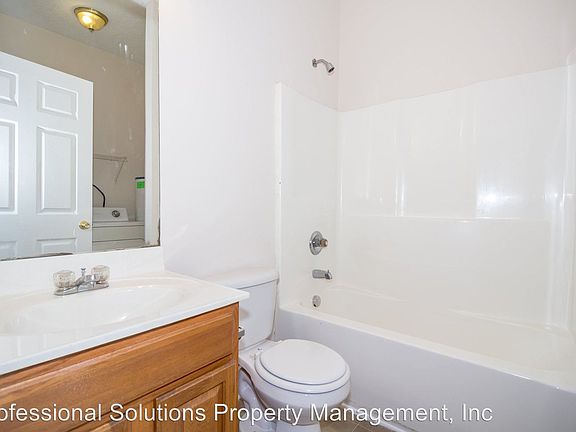 4th image of 224 Wray Ct APT 19