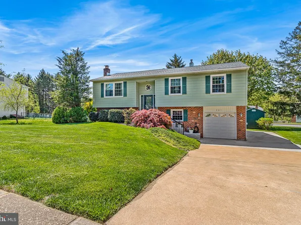 301 Willowbrook Rd, Upper Chichester, PA 19061
