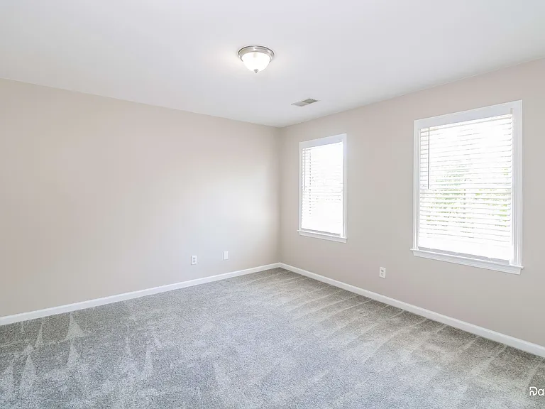1912 Valewood Cir — Photo 11