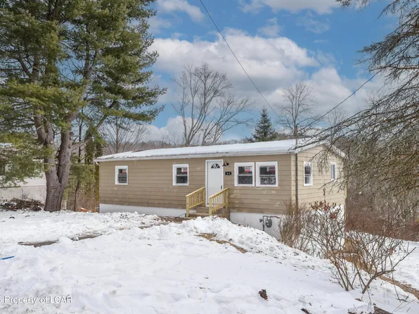 65 Oval Dr, Dallas, PA 18612