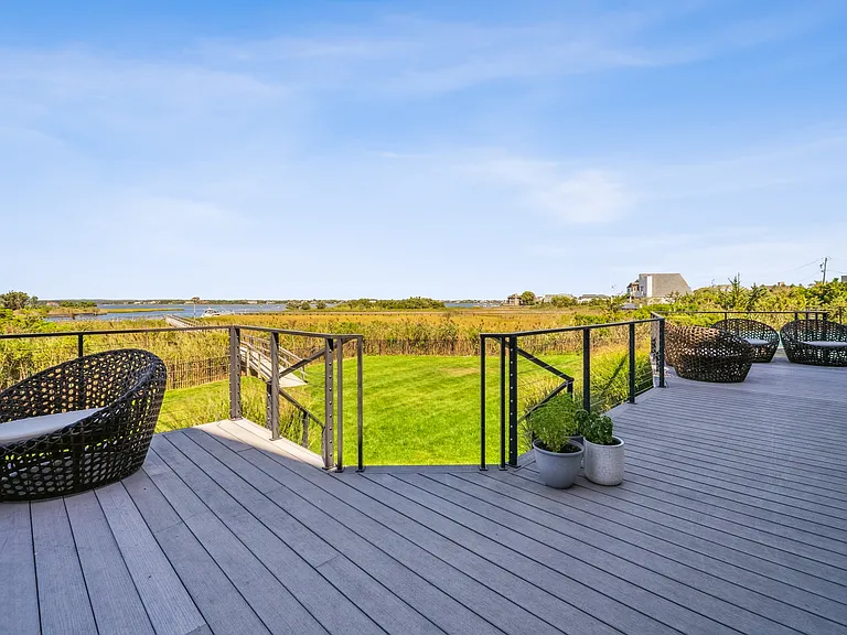 102 Dune Rd — Photo 33