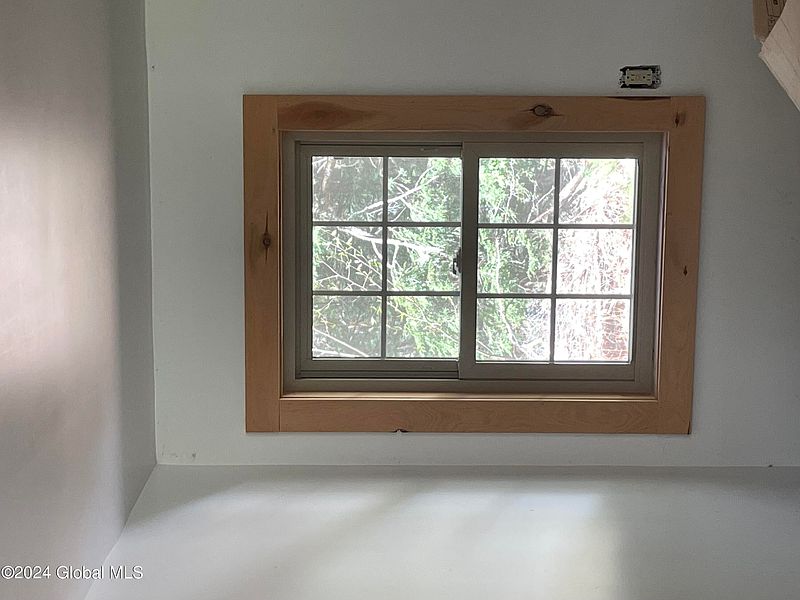 4th image of 746a Howe Road