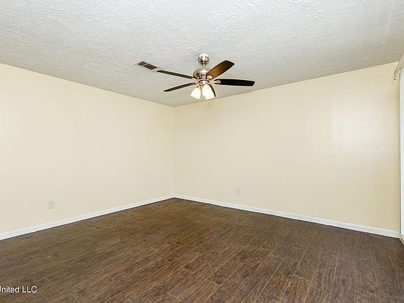 5th image of 4215 Yosemite Dr
