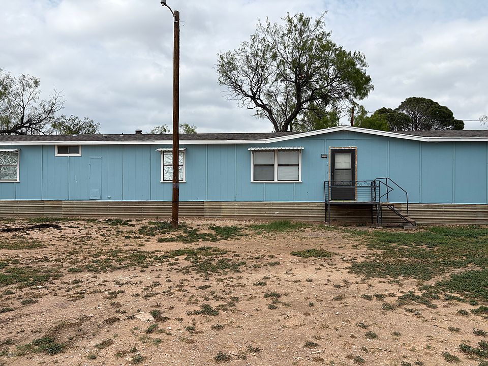 2 bedroom, 2 bath single wide mobile home, near San Angelo State Supported Living Center in Carlsbad TX.