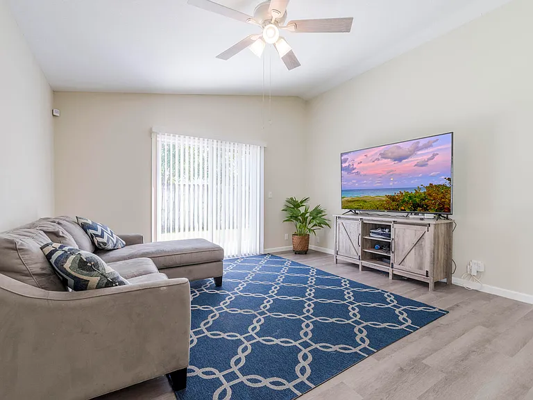 1306 Wild Daisy Ln — Photo 4