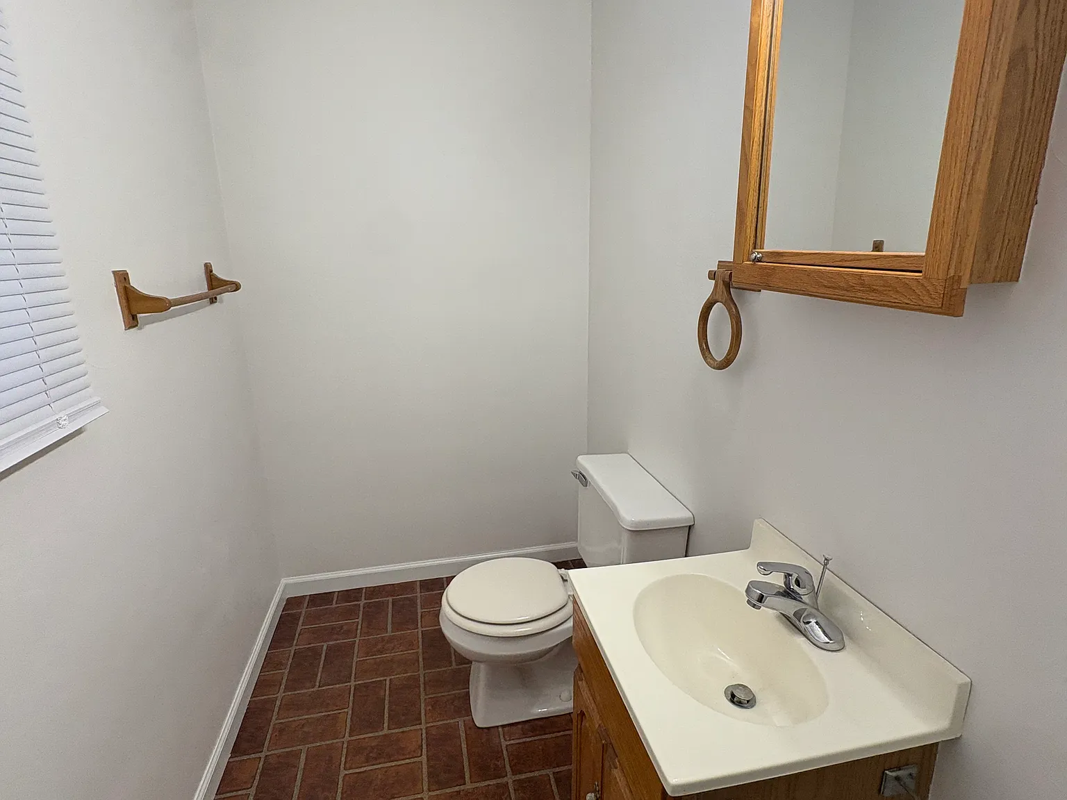 3 bed, 1.5 bath, 1292 sqft, $1,500 — Photo 2