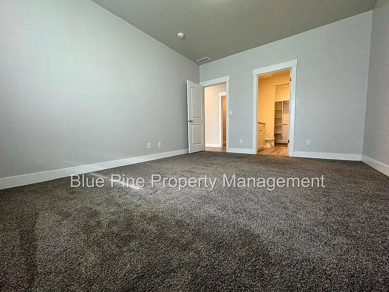 2824 E Brooklyn St — Photo 13