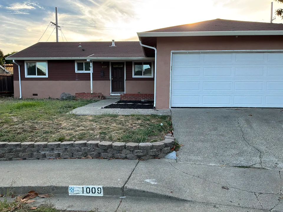 1009 Henry Ct