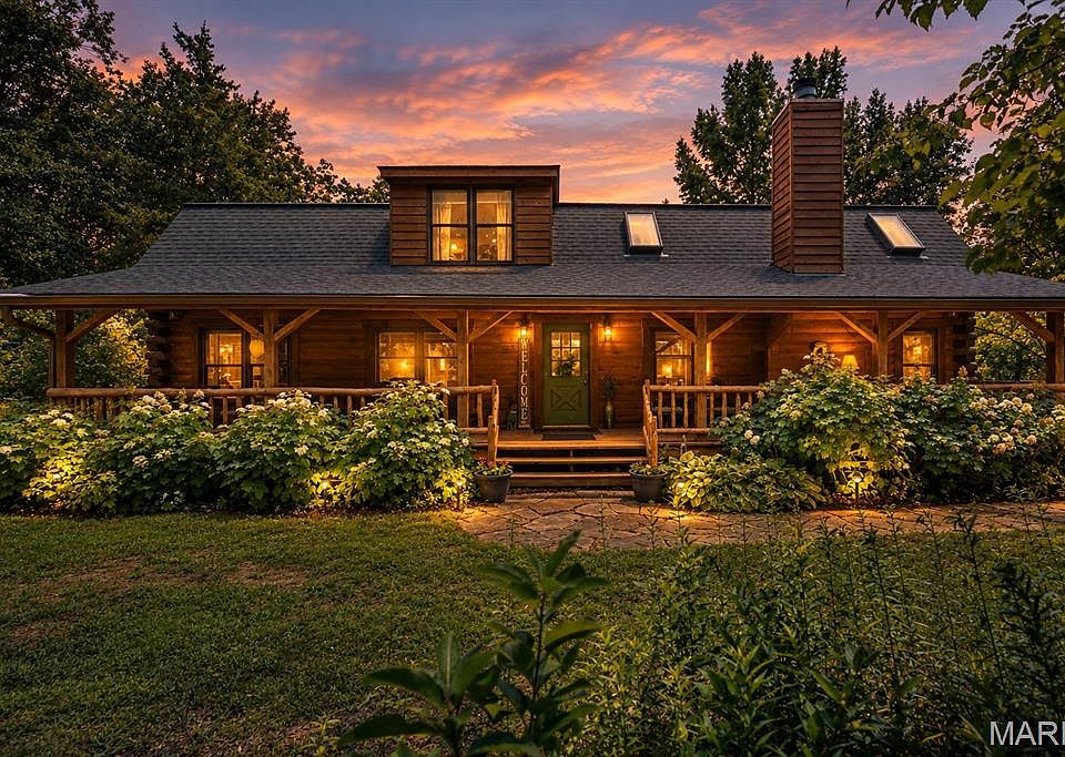 1st image of 8 Whippoorwill Ct