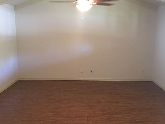 2nd image of 601 W Burbank St