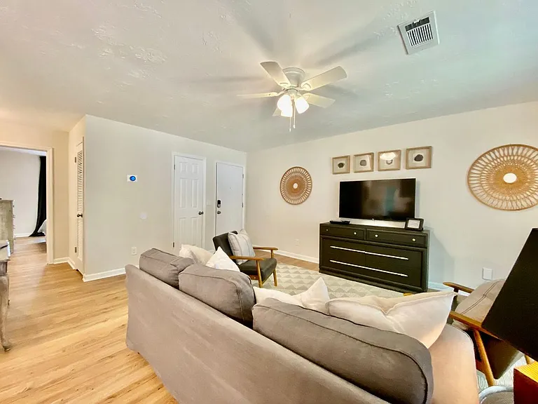 533 Grant Ave #D — Photo 16