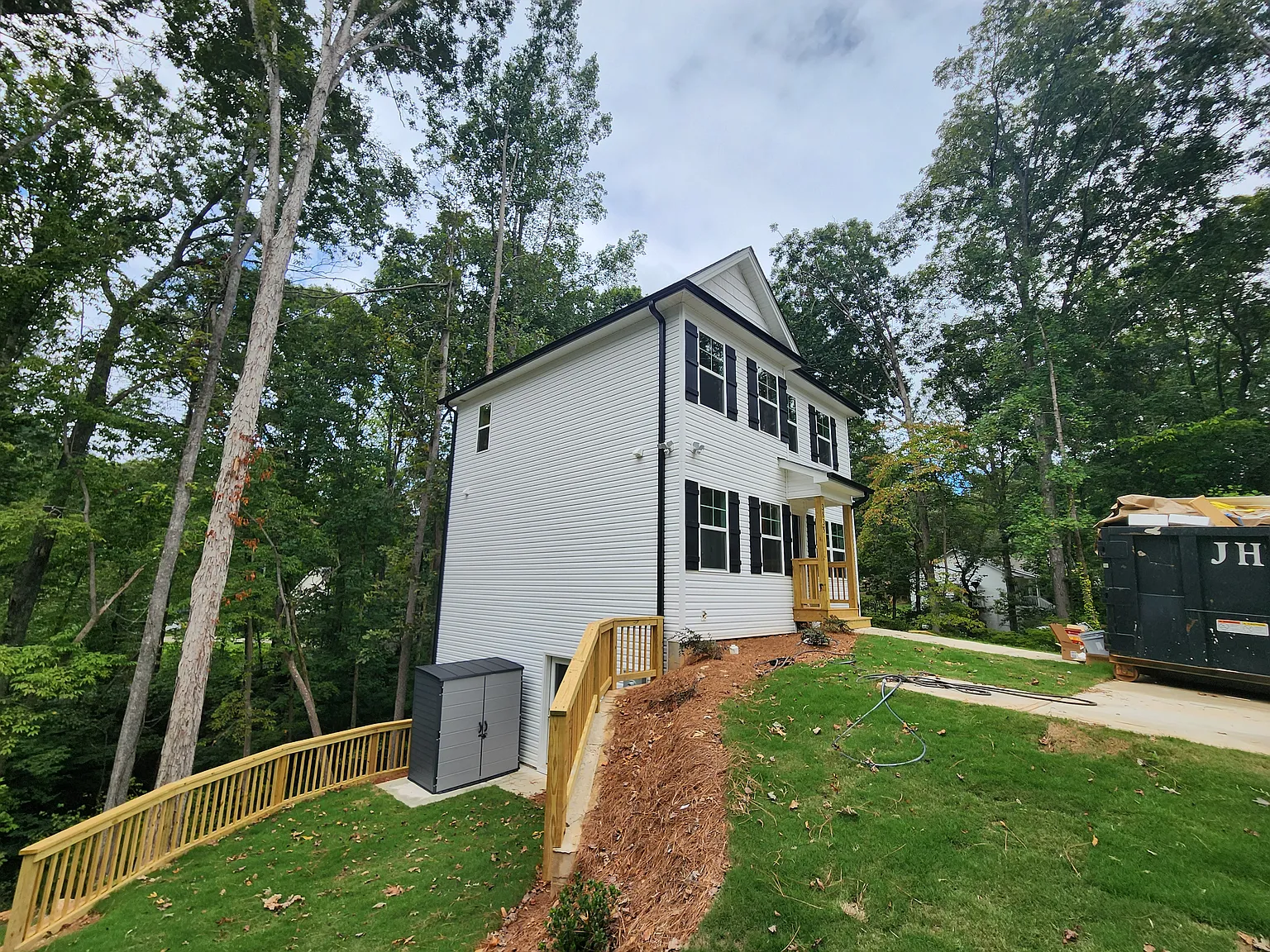 2 bed, 2.5 bath, 1300 sqft, $2,075 — Photo 2