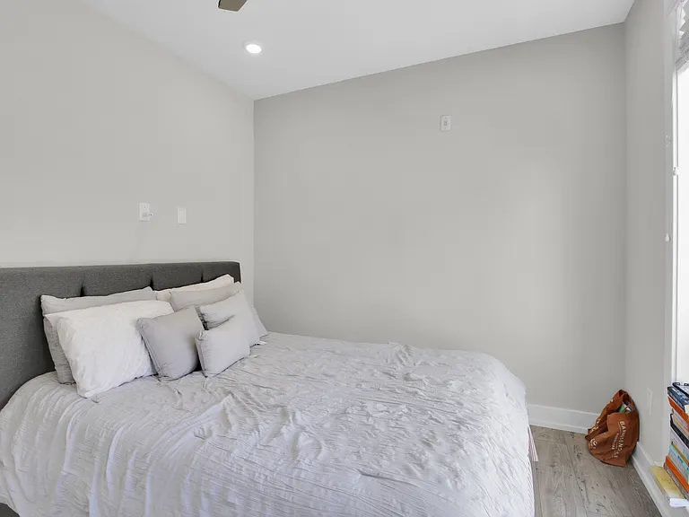 2209 N Broad St — Photo 31