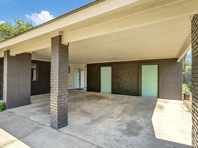 505 Old West Dr #B — Photo 4