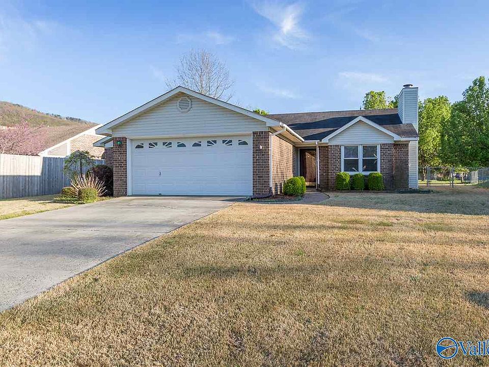 1st image of 1004 Brighton Cir SE