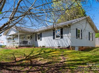 1 Melton Dr, Weaverville, NC 28787