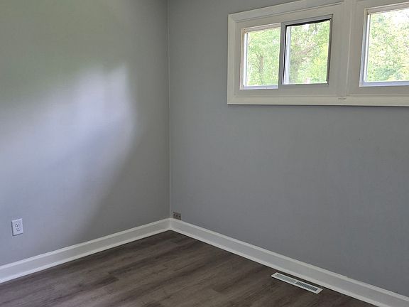 4th image of 741 E 48th Pl