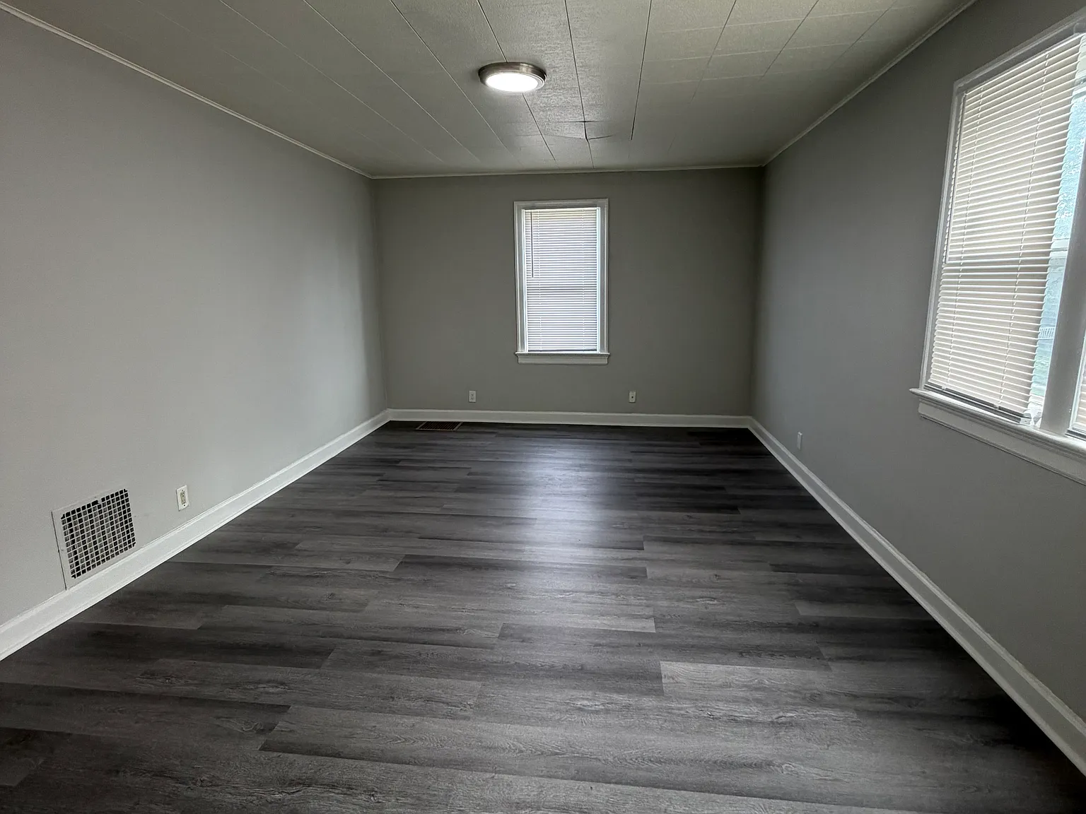 2 bed, 1064 sqft, $950 — Photo 2