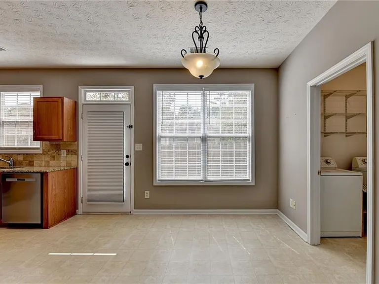 3067 Kentmere Dr — Photo 12