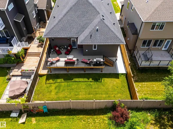 18 Lakevista Point E, Beaumont, AB T4X 0J2
