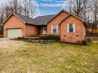 1322 Belleau Dr, Maryville, TN 37804