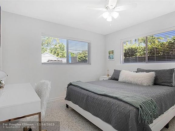 4th image of 409 NW 27th St