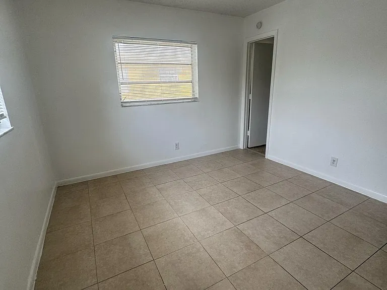1480 NW 19th Ct #2 — Photo 5