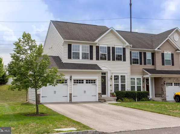 48 Hawkswell Cir, Oreland, PA 19075