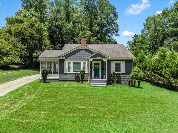 311 Woodland Dr, Belton, SC 29627