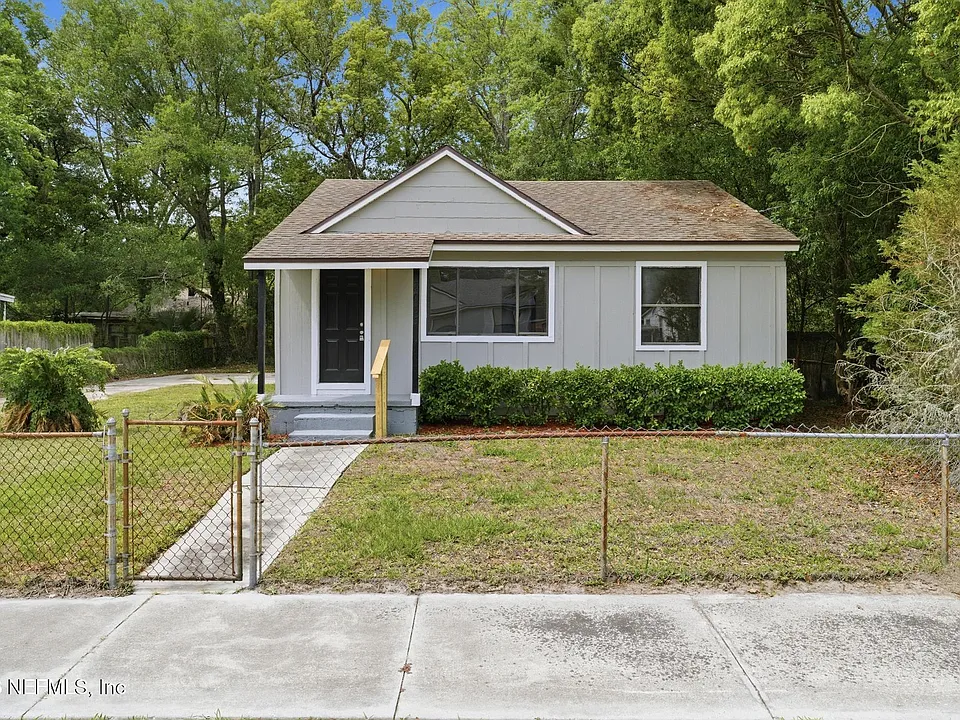 3055 2nd Street Cir
