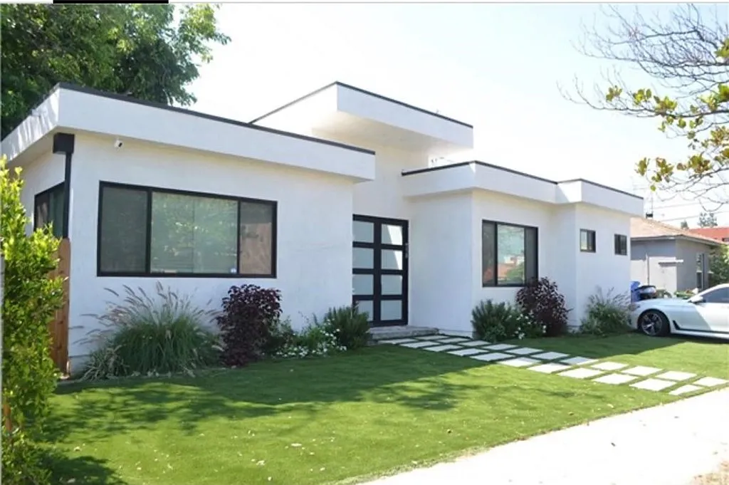 4 bed, 4.5 bath, 2000 sqft, $6,995 — Photo 1