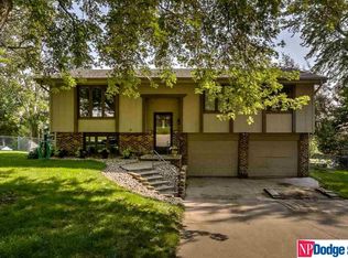 6215 S 72nd Ave, Ralston, NE 68127