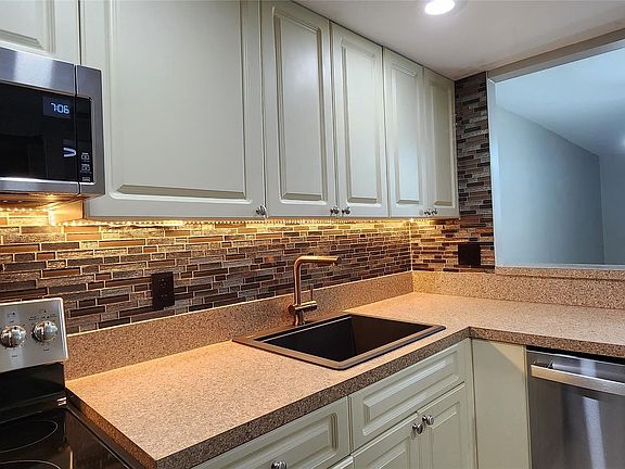 4th image of 1800 N Andrews Avenue #5H
