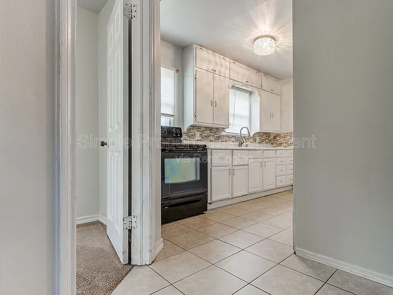 7105 NW 39th St — Photo 5