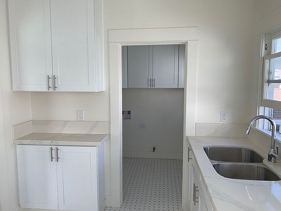 4th image of 238 Redondo Ave