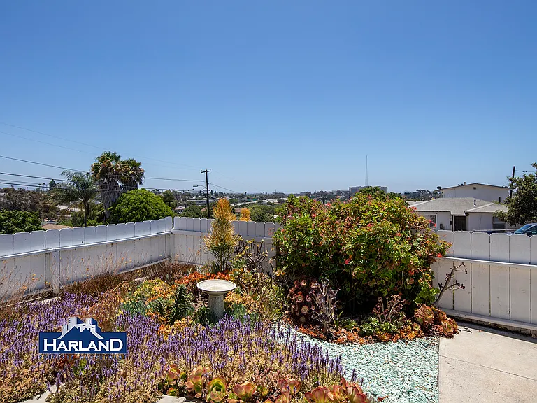 3240 Franklin Ave — Photo 14