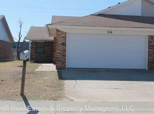 516 Peppertree Ln, Midwest City, OK 73110