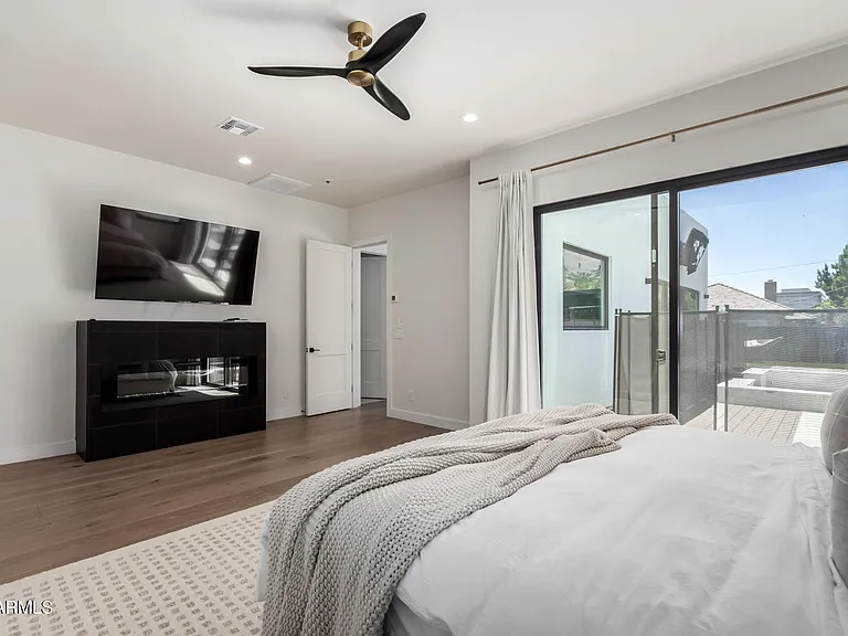 2544 E Pierson St — Photo 19