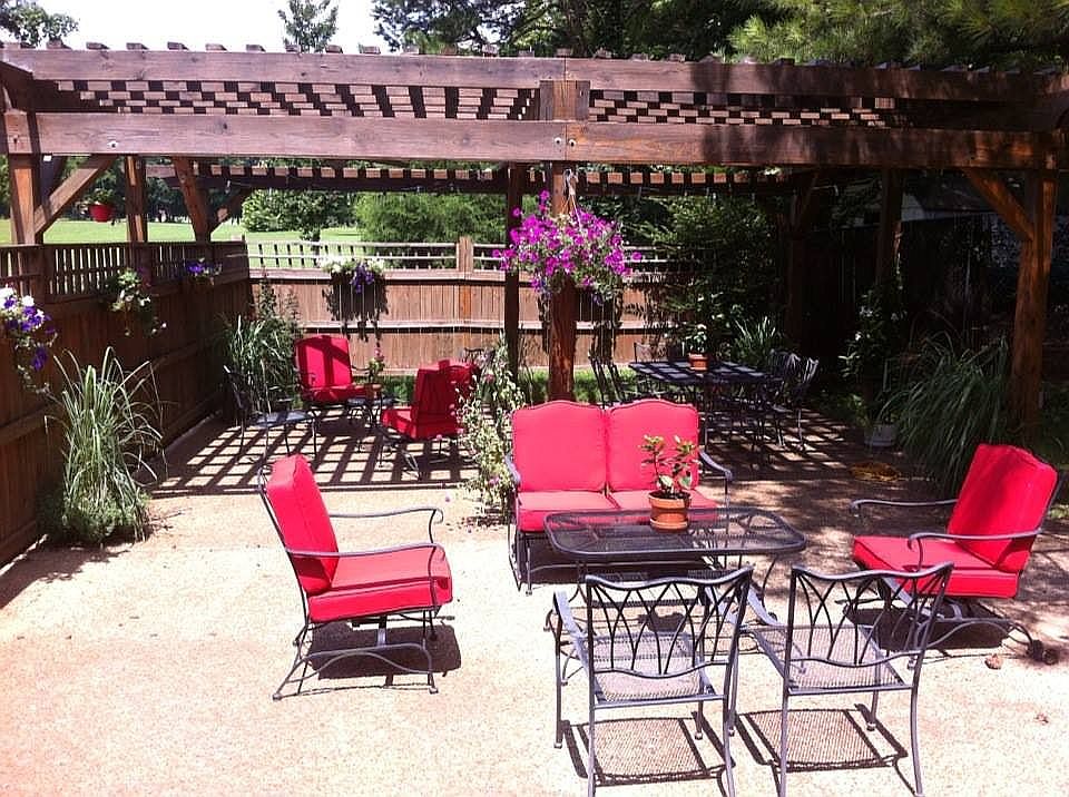 Huge outdoor living space!